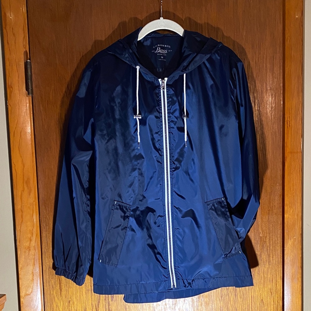 G H Bass Women’s Navy Windbreaker❤️